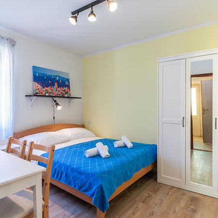 Rooms & Studio Apartments By The Way Башка Екстер'єр фото