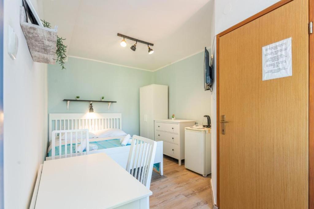 Rooms & Studio Apartments By The Way Башка Екстер'єр фото